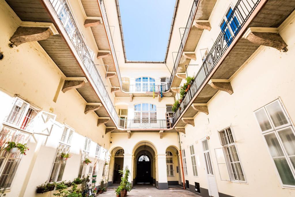 Mickey'S Chain Bridge Apartments Budapest Exterior photo